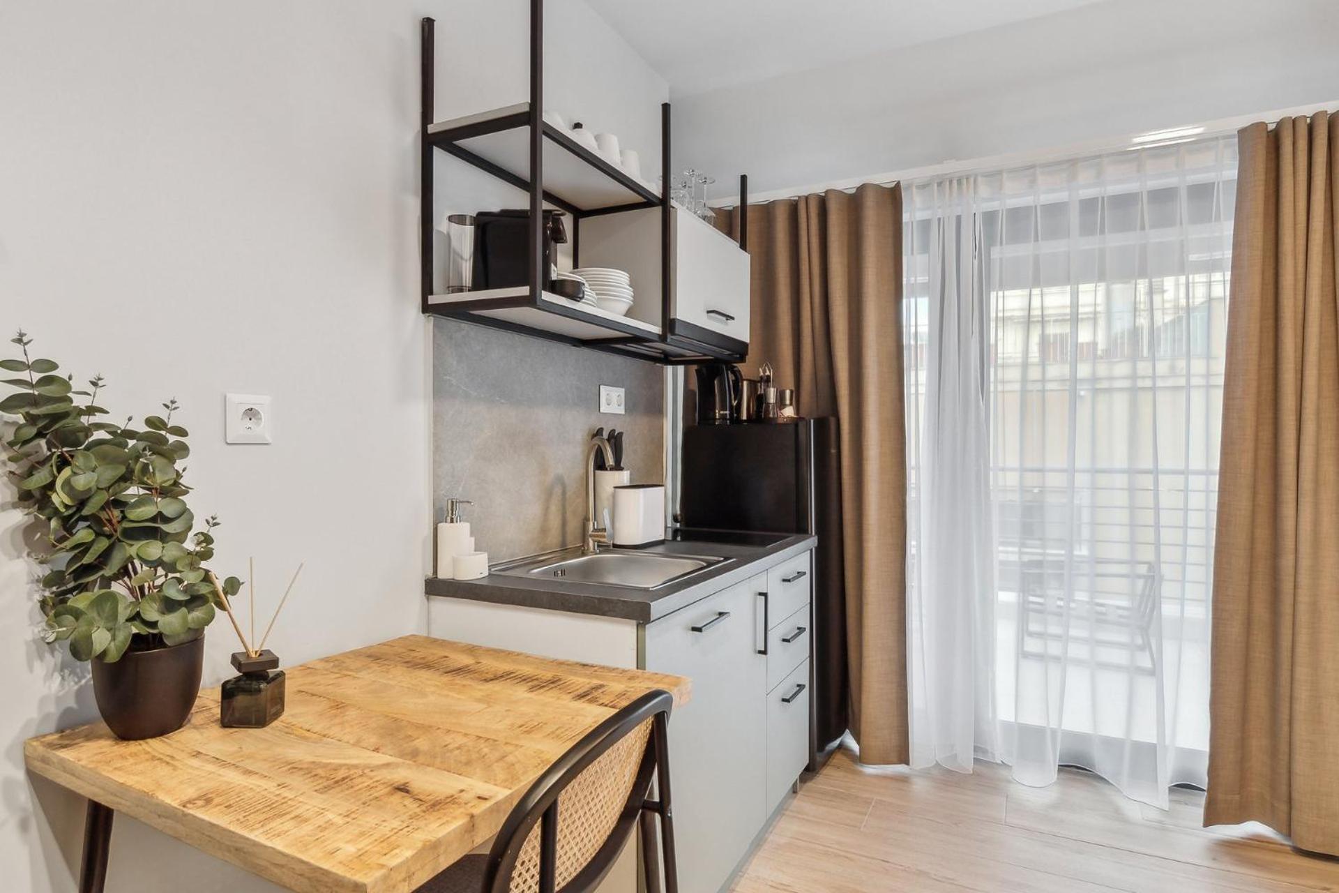 Limehome Athens Solonos City Center Buitenkant foto