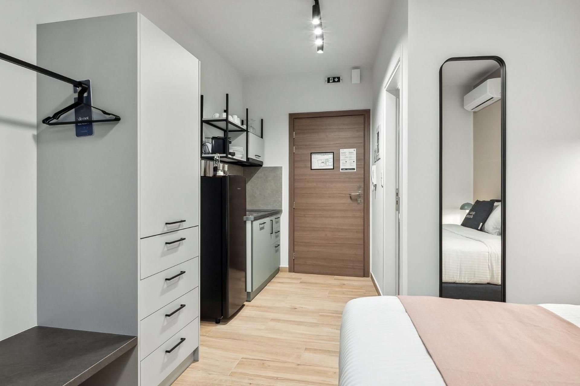 Limehome Athens Solonos City Center Buitenkant foto