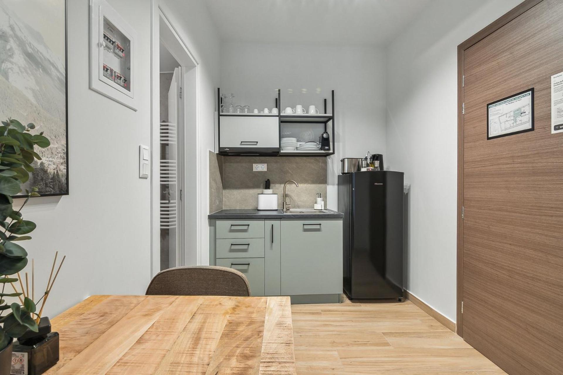 Limehome Athens Solonos City Center Buitenkant foto