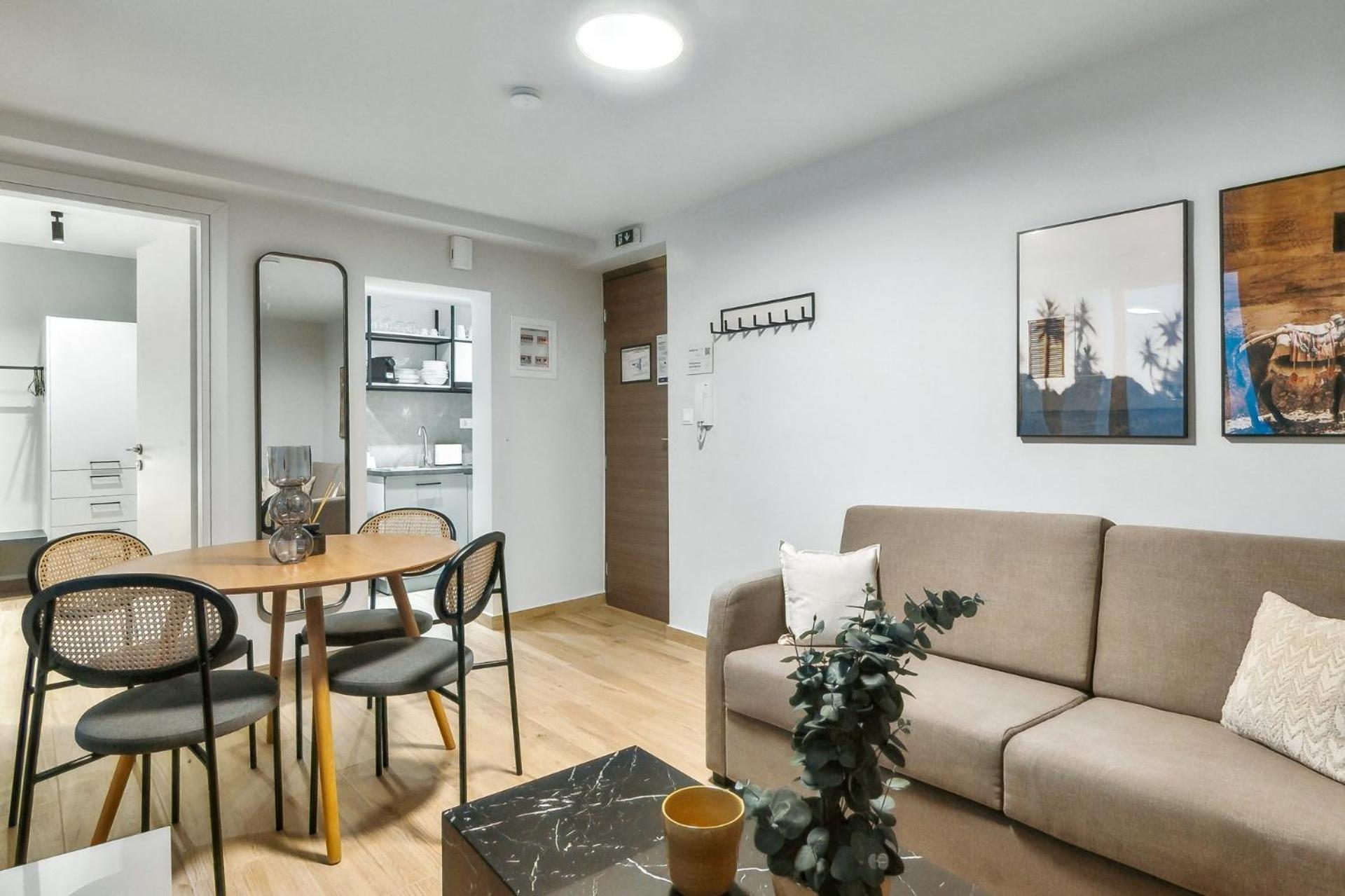 Limehome Athens Solonos City Center Buitenkant foto