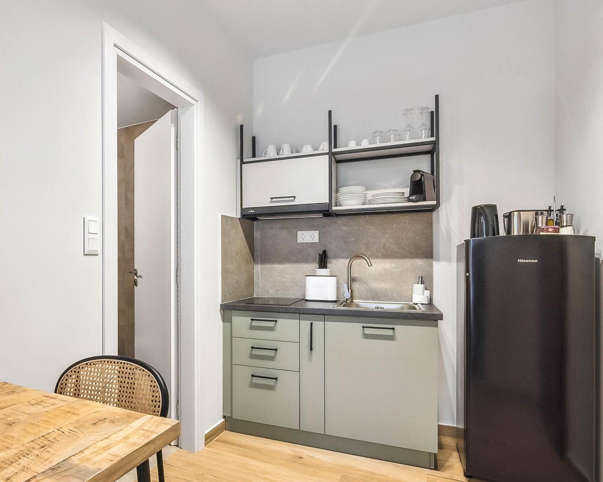 Limehome Athens Solonos City Center Buitenkant foto